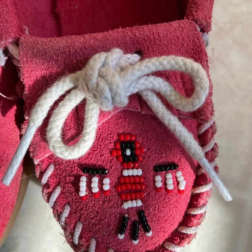 Minnetonka Animikii Thunderbird Hard Sole Pink Moccasins